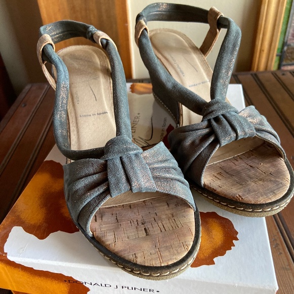 Donald Pliner sling back POLA-60CF rust/bronze natural wedge heels. - Picture 3 of 10